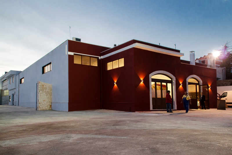 Casa Vinicola Coppi: três gerações celebrando a tradição vinícola da Apúlia. https://www.apuliaswine.it/casa-vinicola-coppi
