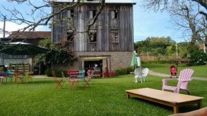 Casa Vanni Vinhedos https://www.tripadvisor.com.br/LocationPhotoDirectLink-g680210-d1804500-i126820677-Casa_Vanni_1935_Ristorante-Bento_Goncalves_State_of_Rio_Grande_do_Sul.html