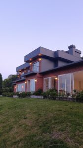 Vinhedos Pousada Villa Toscana https://www.tripadvisor.com.br/Hotel_Review-g680210-d27992845-Reviews-Villa_Toscana-Bento_Goncalves_State_of_Rio_Grande_do_Sul.html#/media/27992845/?type=ALL_INCLUDING_RESTRICTED&albumid=101&category=101